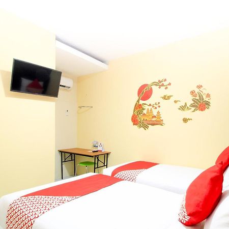 Super Oyo Capital O 217 A1 Hotel Surabaya Exterior photo