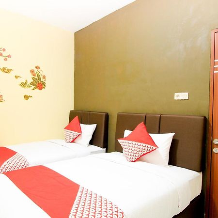 Super Oyo Capital O 217 A1 Hotel Surabaya Exterior photo