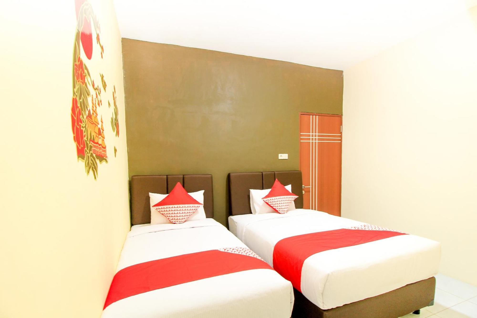 Super Oyo Capital O 217 A1 Hotel Surabaya Exterior photo