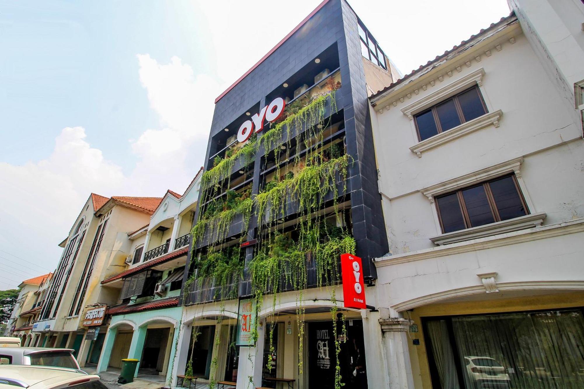 Super Oyo Capital O 217 A1 Hotel Surabaya Exterior photo