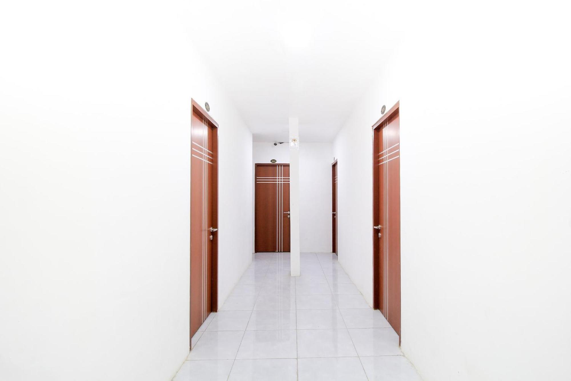 Super Oyo Capital O 217 A1 Hotel Surabaya Exterior photo